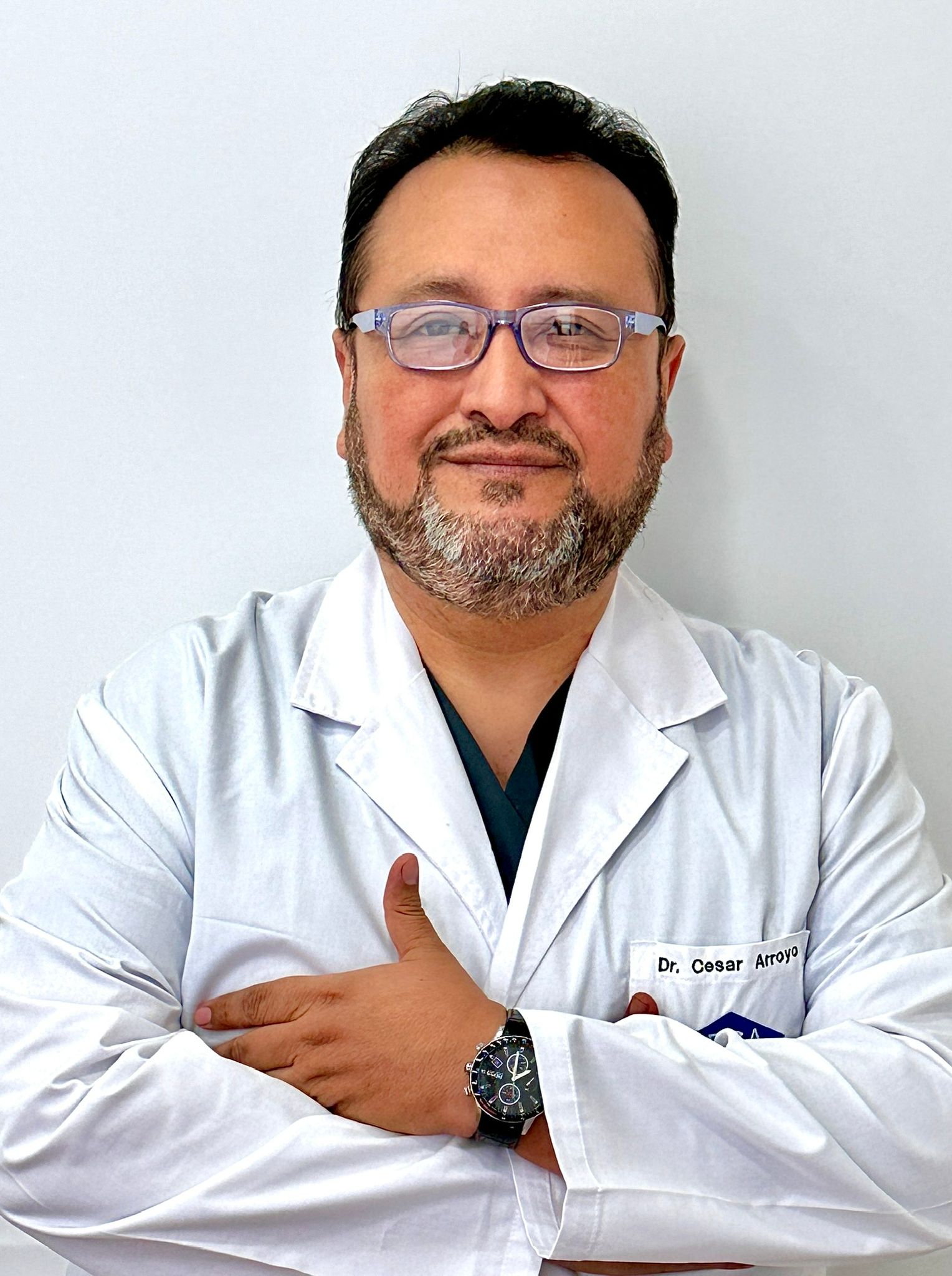 Dr. César Arroyo experto en ginecología regenerativa y láser