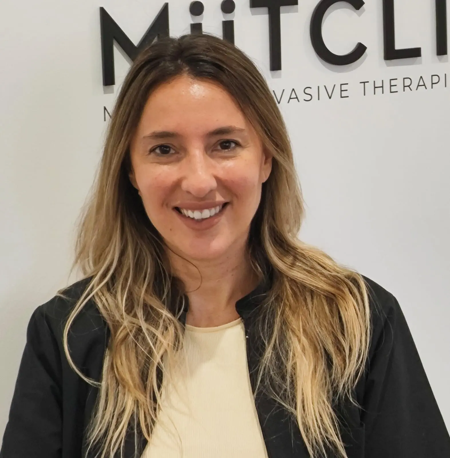 Testimonio Dra. Cecilia Camargo curso láser médico